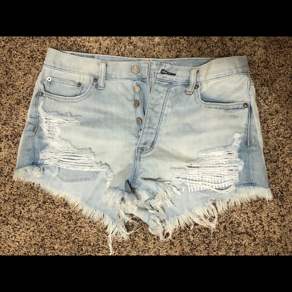 AE - Sz 6 - Cutoff Shorts